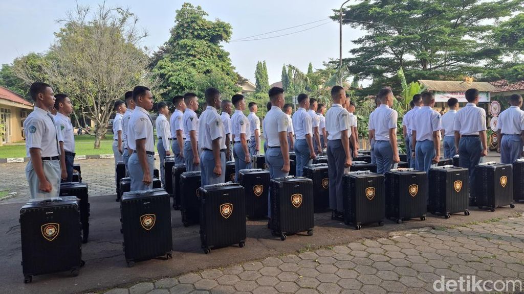 Potret Calon Paskibraka Upacara HUT ke-80 RI Jalani Tantingan Potret Calon Paskibraka Upacara HUT ke-80 RI Jalani Tantingan