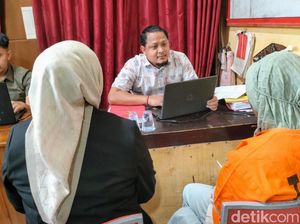 Emak-emak di Situbondo Hajar dan Rampok Nenek yang Kerap Mengejeknya Emak-emak di Situbondo Hajar dan Rampok Nenek yang Kerap Mengejeknya