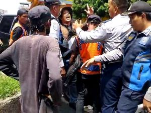 Petugas Dishub Medan Disebut Dianiaya Saat Tertibkan Parkir di Jalan Jawa Petugas Dishub Medan Disebut Dianiaya Saat Tertibkan Parkir di Jalan Jawa