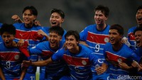 Lima menit sebelum turun minum, Bananto kemas brace! Kembali serangan dari sisi kiri Bananto menyambut umpan datar. Sedikit mengontrol bola, Bananto lepas tembakan dengan kaki kanannya ke pojok gawang. 