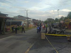 Kronologi Pikap Solar Tabrak Mobil Parkir di Mateng Bikin 2 Rumah Terbakar Kronologi Pikap Solar Tabrak Mobil Parkir di Mateng Bikin 2 Rumah Terbakar