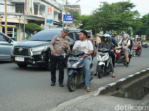 Puluhan Pemotor di Jambi Terjaring Operasi Patuh, Didominasi Tak Pakai Helm Puluhan Pemotor di Jambi Terjaring Operasi Patuh, Didominasi Tak Pakai Helm