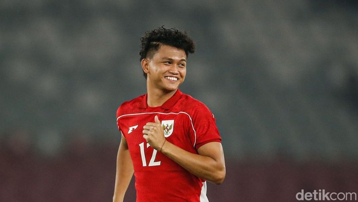 Timnas Indonesia U-23 menggilas Brunei Darussalam 8-0 di Piala AFF U-23 2025. Jens RAven bersinar dengan bikin double hat-trick alias 6 gol. Duel Indonesia vs Brunei di Grup A Piala AFF U-23 2025 berlangsung di Stadion Gelora Bung Karno pada Selasa (15/7) malam WIB.