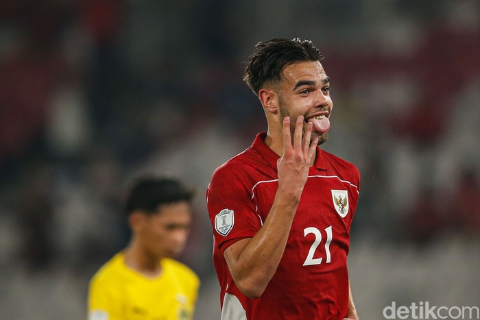 Potret Indonesia Pesta 8 Gol ke Gawang Brunei Timnas Indonesia U-23 menggilas Brunei Darussalam 8-0 di Piala AFF U-23 2025. Jens RAven bersinar dengan bikin double hat-trick alias 6 gol. Duel Indonesia vs Brunei di Grup A Piala AFF U-23 2025 berlangsung di Stadion Gelora Bung Karno pada Selasa (15/7) malam WIB.