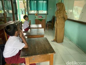 SDN 10 Krandegan Banjarnegara Cuma Dapat 2 Murid, Kelas Pindah ke Ruang Kepsek SDN 10 Krandegan Banjarnegara Cuma Dapat 2 Murid, Kelas Pindah ke Ruang Kepsek