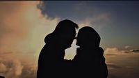 Momen Romantis Rey Mbayang-Dinda Hauw Rayakan Anniversary Pernikahan di Gunung