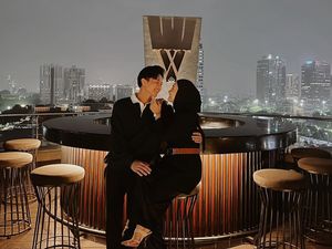 Romantisnya Rey Mbayang dan Dinda Hauw Saat Makan Bersama Romantisnya Rey Mbayang dan Dinda Hauw Saat Makan Bersama