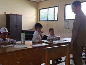 Melihat Suasana MPLS di SDN 36 Ampenan yang Cuma Dapat 3 Siswa Baru Melihat Suasana MPLS di SDN 36 Ampenan yang Cuma Dapat 3 Siswa Baru