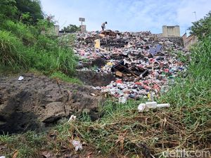 Andra Soni Minta Walkot Serang Segera Bereskan Sampah di Sungai Cibanten Andra Soni Minta Walkot Serang Segera Bereskan Sampah di Sungai Cibanten