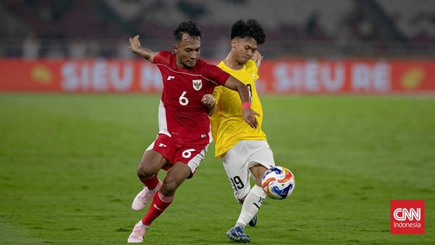 Timnas Indonesia U-23 menang telak 8-0 atas Brunei Darussalam pada laga perdana Grup A Piala AFF U-23 2025 di Stadion Utama Gelora Bung Karno, Jakarta, Selasa (15/7). (CNNIndonesia.com/Adi Maulana Ibrahim)