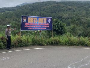 Polisi Olah TKP Kecelakaan Truk Tewaskan 8 Orang di Toraja, Ada Batu Besar Polisi Olah TKP Kecelakaan Truk Tewaskan 8 Orang di Toraja, Ada Batu Besar