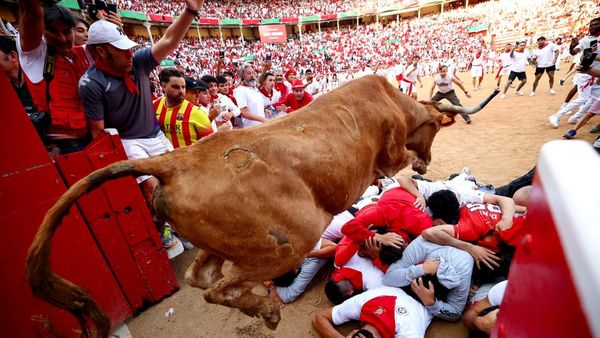 Tradisi Ekstrem San Fermin di Spanyol Bikin Turis Deg-degan