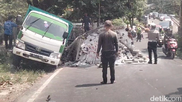    11 Tips Hindari Truk Hebel Terguling: Jombang Tangsel Lancar!   Truk Hebel Terguling di Jombang: 7 Cara Atasi Macet!   9 Faktor Truk Hebel Terguling: Studi Kasus Jombang Tangsel   Truk Hebel Terguling: Analisis & Solusi Tanjakan Jombang   Tanjakan Jombang Macet? Ini 13 Peny