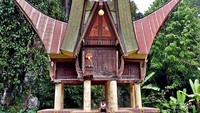 Uniknya Tongkonan Beratap Tiga di Taniasa Tana Toraja