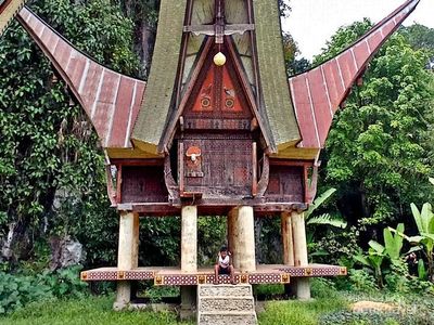 Uniknya Tongkonan Beratap Tiga di Taniasa Tana Toraja