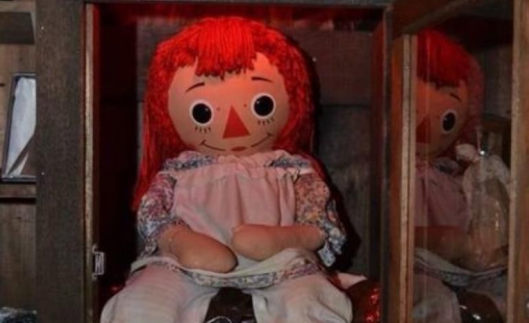Boneka asli Annabelle. (Arsip Paranormal Research Society/New England Society for Psychic Research/The Warrens' Occult Museum)