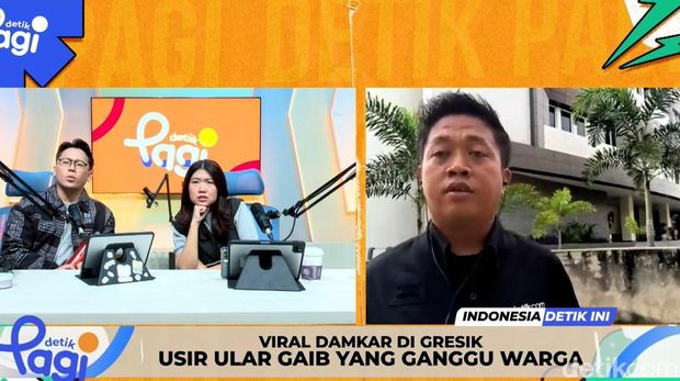 Viral Damkar di Gresik Usir Ular Gaib yang Ganggu Warga