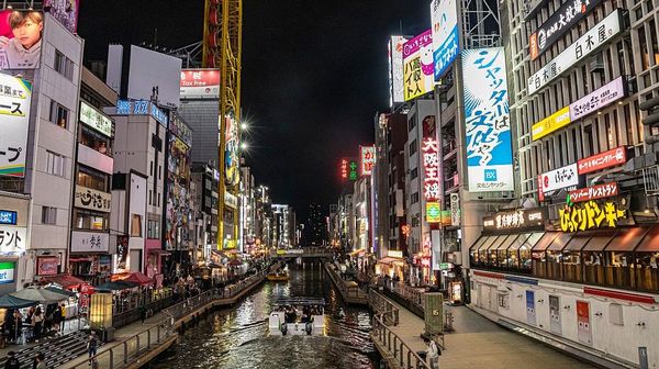 Warna-warni Kehidupan Malam di Dotonbori