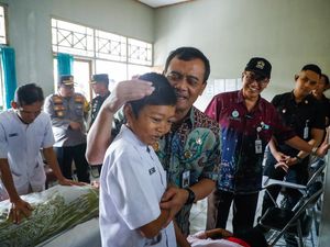 Uluran Tangan Ahmad Luthfi untuk 6.470 Penghuni Panti Sosial di Jateng Uluran Tangan Ahmad Luthfi untuk 6.470 Penghuni Panti Sosial di Jateng