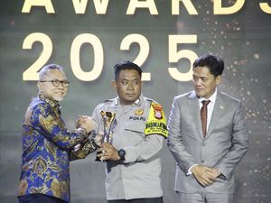 Bripka Annas Raih Hoegeng Awards 2025 Kategori Polisi Tapal Batas dan Pedalaman Bripka Annas Raih Hoegeng Awards 2025 Kategori Polisi Tapal Batas dan Pedalaman