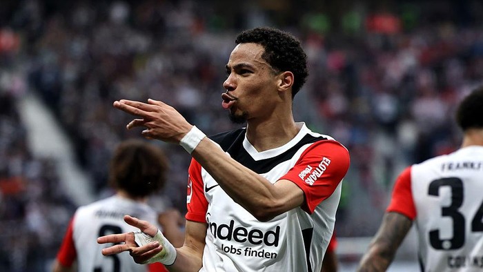 FRANKFURT AM MAIN, GERMANY - APRIL 26: Hugo Ekitike of Eintracht Frankfurt celebrates scoring his teams third goal during the Bundesliga match between Eintracht Frankfurt and RB Leipzig at Deutsche Bank Park on April 26, 2025 in Frankfurt am Main, Germany. (Photo by Christof Koepsel/Getty Images)