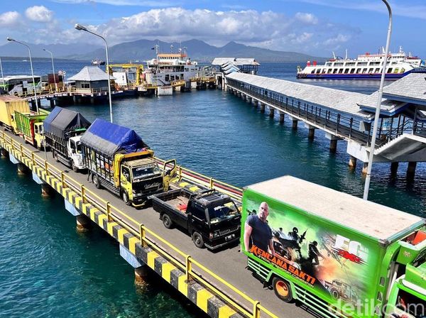 Kemacetan di Pelabuhan Ketapang Banyuwangi