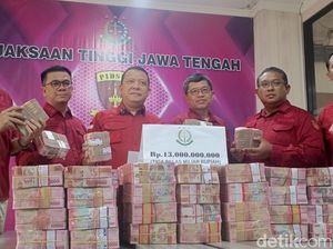 Saksi Kembalikan Rp 13 M Hasil Korupsi Pengadaan Tanah Cilacap Saksi Kembalikan Rp 13 M Hasil Korupsi Pengadaan Tanah Cilacap