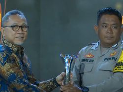 Menko Pangan Zulkifli Hasan Hadiri Hoegeng Awards 2025