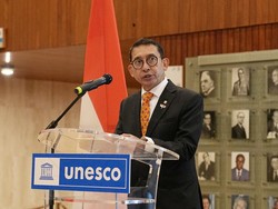 Lestarikan Budaya RI, Menbud Serahkan 4 Kain Wastra Nusantara ke UNESCO