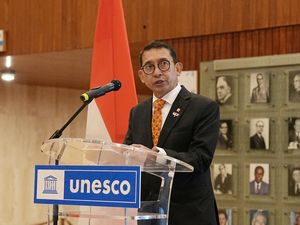 Lestarikan Budaya RI, Menbud Serahkan 4 Kain Wastra Nusantara ke UNESCO Lestarikan Budaya RI, Menbud Serahkan 4 Kain Wastra Nusantara ke UNESCO
