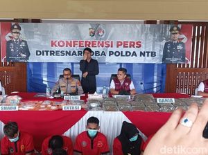 Polda NTB Gulung 45 Pelaku Narkoba, Sita 31 Kg Ganja hingga 300 Ekstasi Polda NTB Gulung 45 Pelaku Narkoba, Sita 31 Kg Ganja hingga 300 Ekstasi