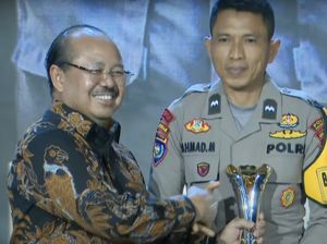Video: Aipda Rahmad Muhajirin Raih Hoegeng Awards 2025 Kategori Polisi Berdedikasi Video: Aipda Rahmad Muhajirin Raih Hoegeng Awards 2025 Kategori Polisi Berdedikasi