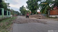 Eka Tak Lagi Khawatir Motornya Rusak Saat Lalui Jalan Leuwikidang