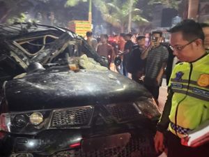 Pajero Sport Tabrak Trotoar di Pekanbaru, Sopir Luka Berat Pajero Sport Tabrak Trotoar di Pekanbaru, Sopir Luka Berat