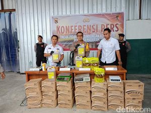Polisi Bongkar Kecurangan Produsen MinyaKita di Mataram Polisi Bongkar Kecurangan Produsen MinyaKita di Mataram