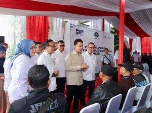 Tinjau Penyaluran BSU di Tangerang, Gibran Puji Kinerja Pos Indonesia Tinjau Penyaluran BSU di Tangerang, Gibran Puji Kinerja Pos Indonesia