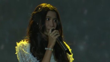 Prosa dan Lagu Menyentuh Quinn Salman Awali Malam Puncak Hoegeng Awards 2025