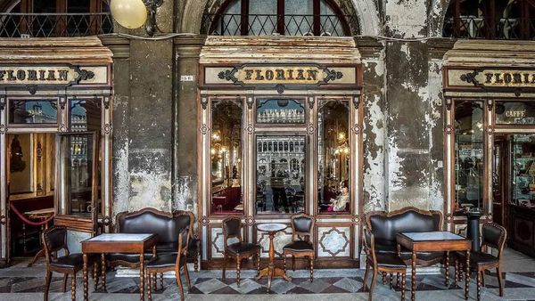 Spesial! Pengalaman Ngopi di Kafe Berusia 305 Tahun