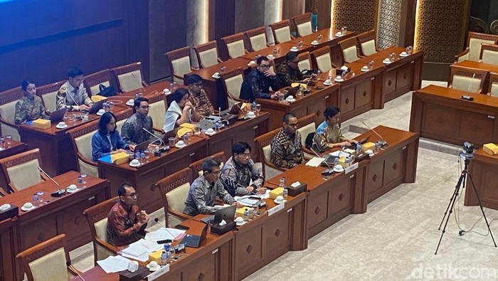 Suasana rapat dengar nasehat lazim (RDPU) Paman revisi UU Penyiaran dengan Google, Meta, TikTok sampai YouTube (Dwi R/detikcom)