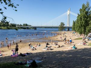 Sungai Kemijoki Jadi Pelarian Warga Finlandia Saat Cuaca Panas