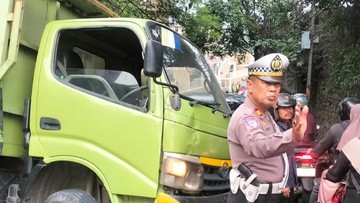 Penyebab Truk Terguling Timpa Mobil di Tanjakan Sawangan, Evakuasi Selesai