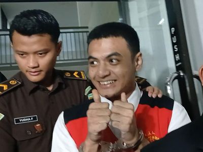 Senyum Merekah Vadel Badjideh Usai Sidang Atas Laporan Nikita Mirzani