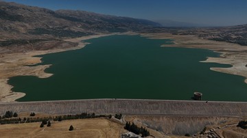 Waduk Terbesar Lebanon Mengering, Air yang Tersisa Juga Tercemar
