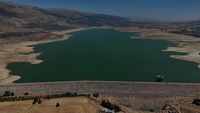 Waduk Terbesar Lebanon Mengering, Air yang Tersisa Juga Tercemar