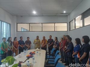 Bank NTT Cabang Larantuka Relaksasi Kredit untuk Penyintas Erupsi Lewotobi Bank NTT Cabang Larantuka Relaksasi Kredit untuk Penyintas Erupsi Lewotobi