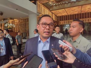 Tarif Impor Trump ke RI Jadi 19%, Wamen Investasi: Negara Kita Strategis! Tarif Impor Trump ke RI Jadi 19%, Wamen Investasi: Negara Kita Strategis!