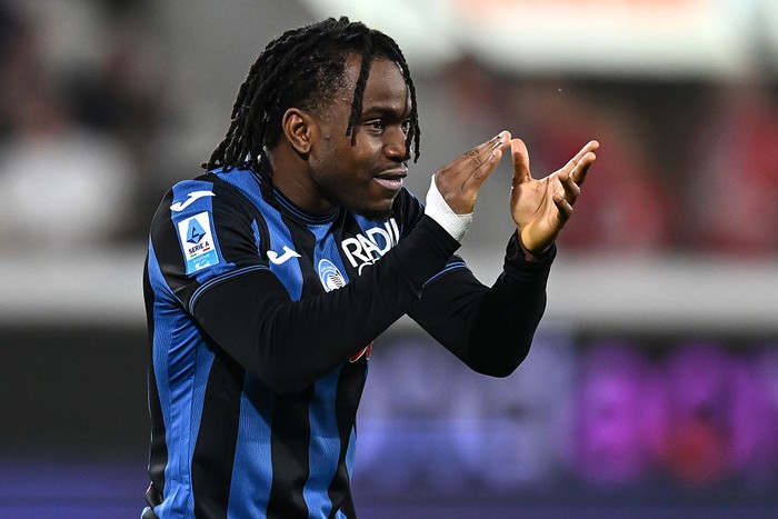 BERGAMO, ITALY - MAY 12: Ademola Lookman of Atalanta gestures during the Serie A match between Atalanta and Roma at Gewiss Stadium on May 12, 2025 in Bergamo, Italy. (Photo by Image Photo Agency/Getty Images)