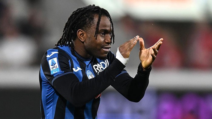 BERGAMO, ITALY - MAY 12: Ademola Lookman of Atalanta gestures during the Serie A match between Atalanta and Roma at Gewiss Stadium on May 12, 2025 in Bergamo, Italy. (Photo by Image Photo Agency/Getty Images)