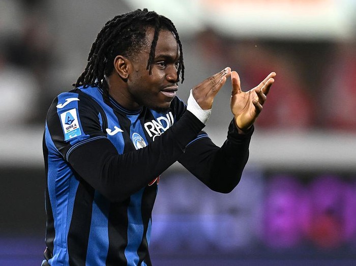 BERGAMO, ITALY - MAY 12: Ademola Lookman of Atalanta gestures during the Serie A match between Atalanta and Roma at Gewiss Stadium on May 12, 2025 in Bergamo, Italy. (Photo by Image Photo Agency/Getty Images)