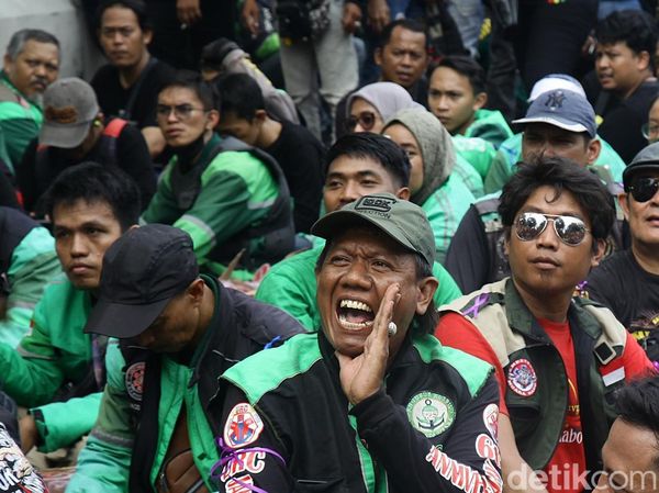 Aksi Damai Ojol Desak Perppu Ojek Daring